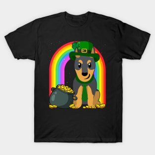 Doberman Rainbow Irish Clover St Patrick Day Dog Gift design T-Shirt